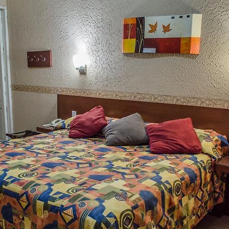Hotel Posada Regis Гвадалахара Экстерьер фото