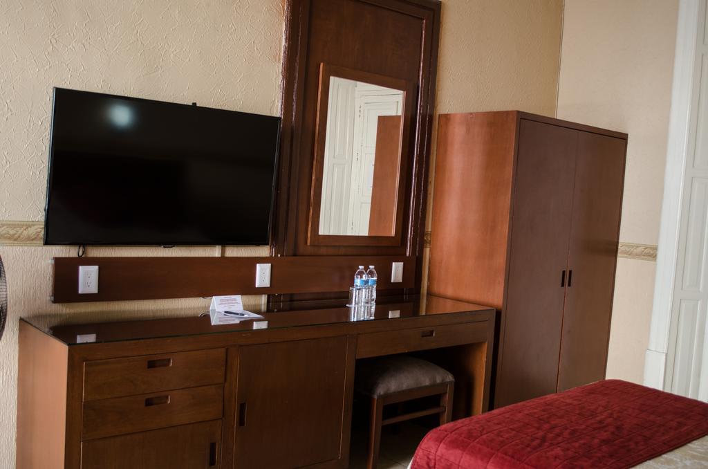 Hotel Posada Regis Гвадалахара Экстерьер фото